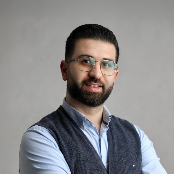 السيد / أسامة عامر ممثلاً عن شركة شراكات للاستثمارات الصغيره والمتوسطة