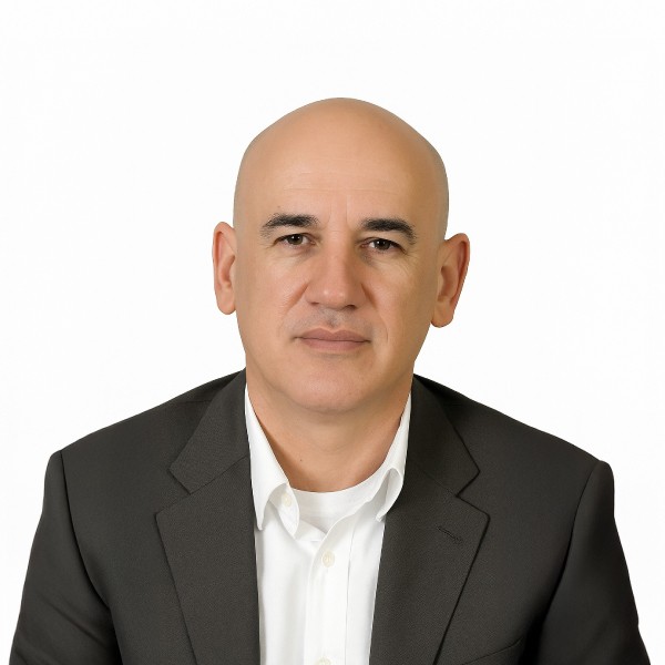 السيد / خالد عباس ممثلاً عن شركة شراكات للاستثمارات الصغيرة والمتوسطة